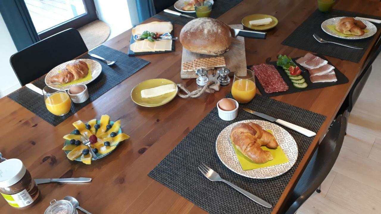 Bed & Breakfast Vallee De L'Ourthe Marcourt Bagian luar foto